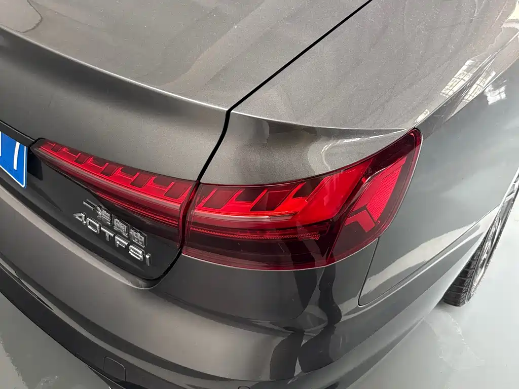 Audi A4L 2023 — фото 12