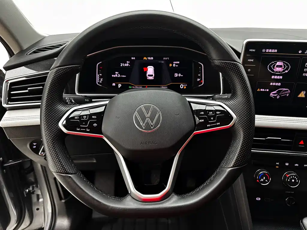 Volkswagen Tiguan L 2023 — фото 11