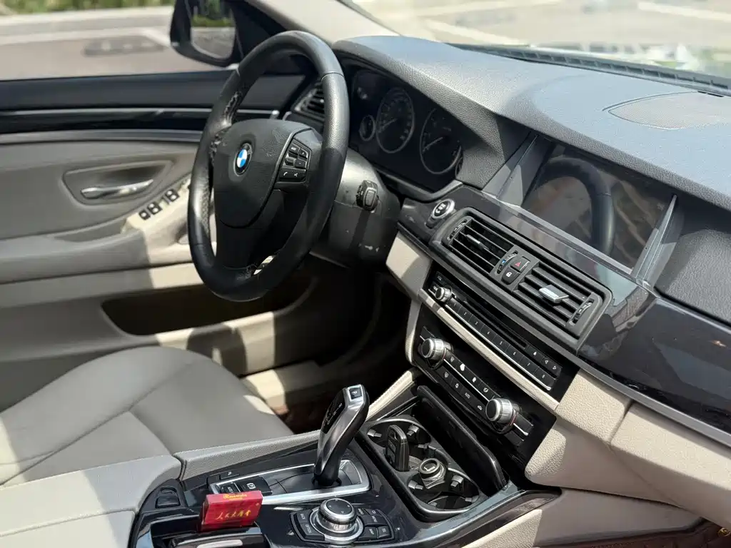 BMW 5 Series 2012 — фото 9