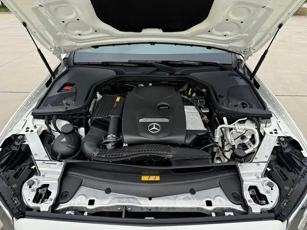 Mercedes-Benz E-Class 2018 — фото 40