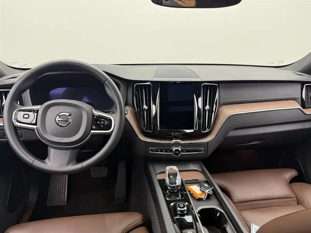 Volvo XC60 2024 — фото 8