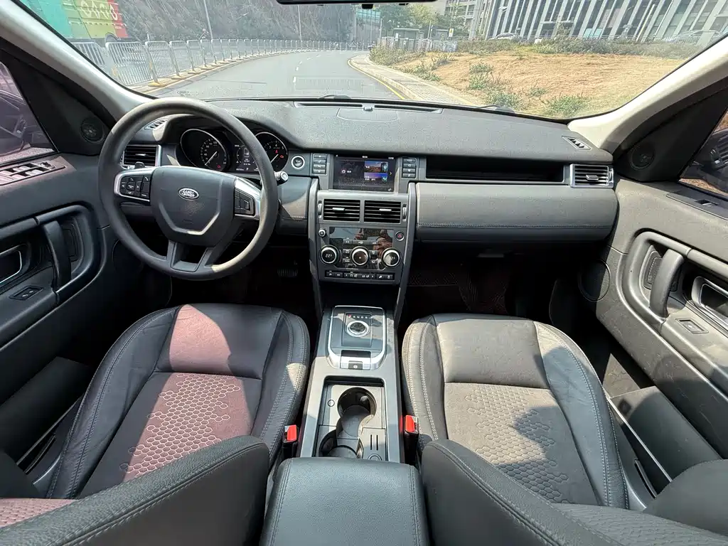 Land Rover Discovery Sport 2017 — фото 13