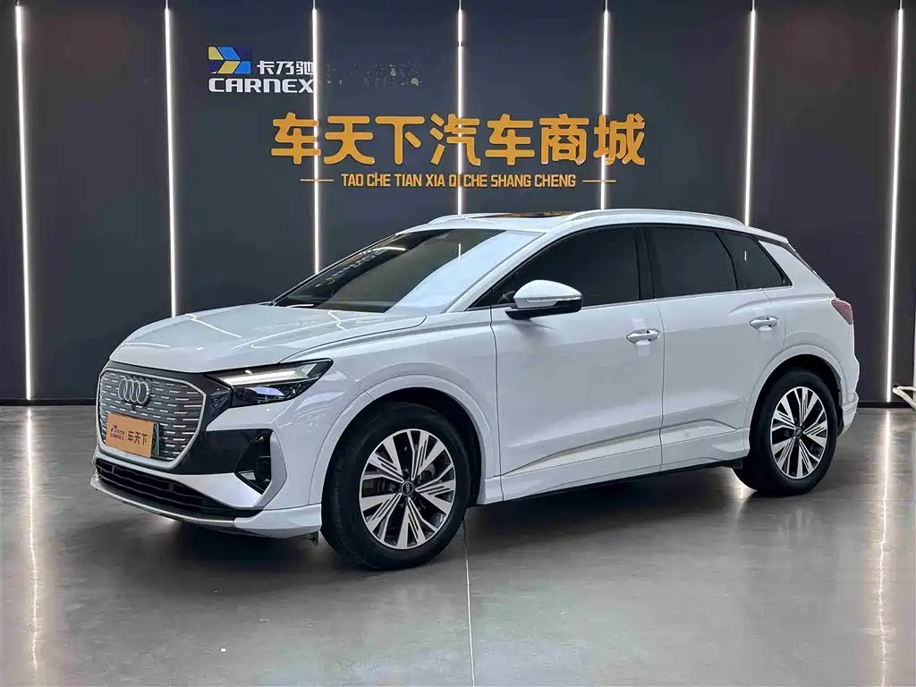 Audi Q4 e-tron 2023 — фото 1