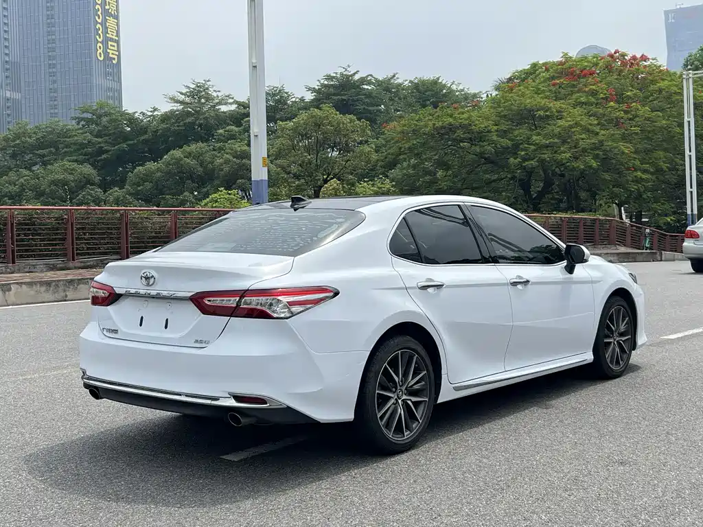 Toyota Camry 2023 — фото 21