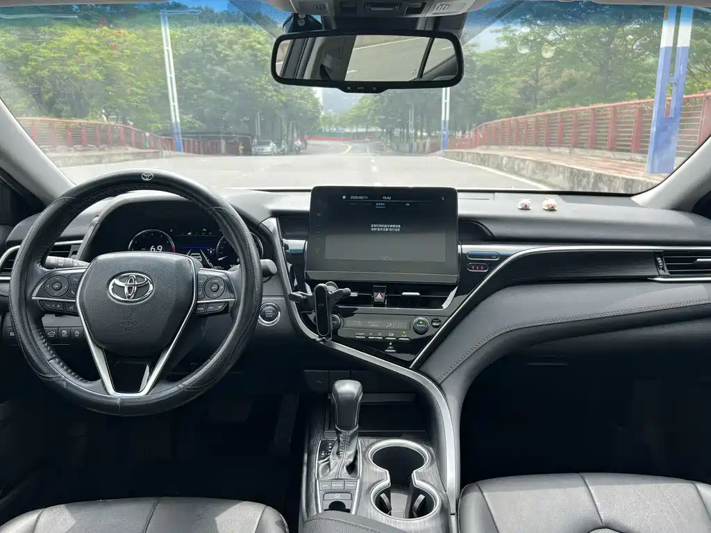 Toyota Camry 2023 — фото 11