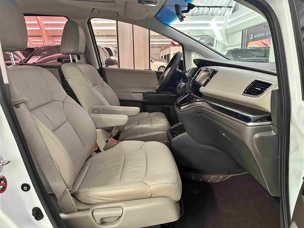 Honda Odyssey 2017 — фото 20