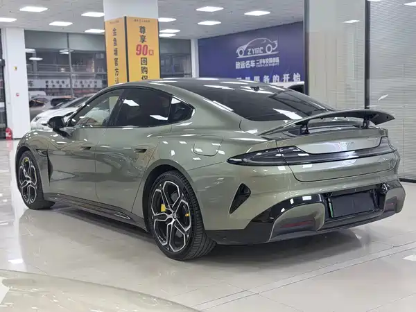 Xiaomi SU7 2024