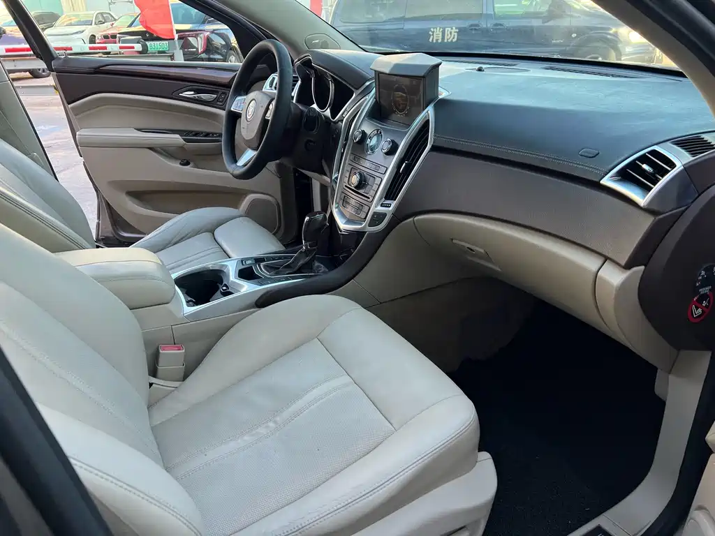Cadillac SRX 2012 — фото 12