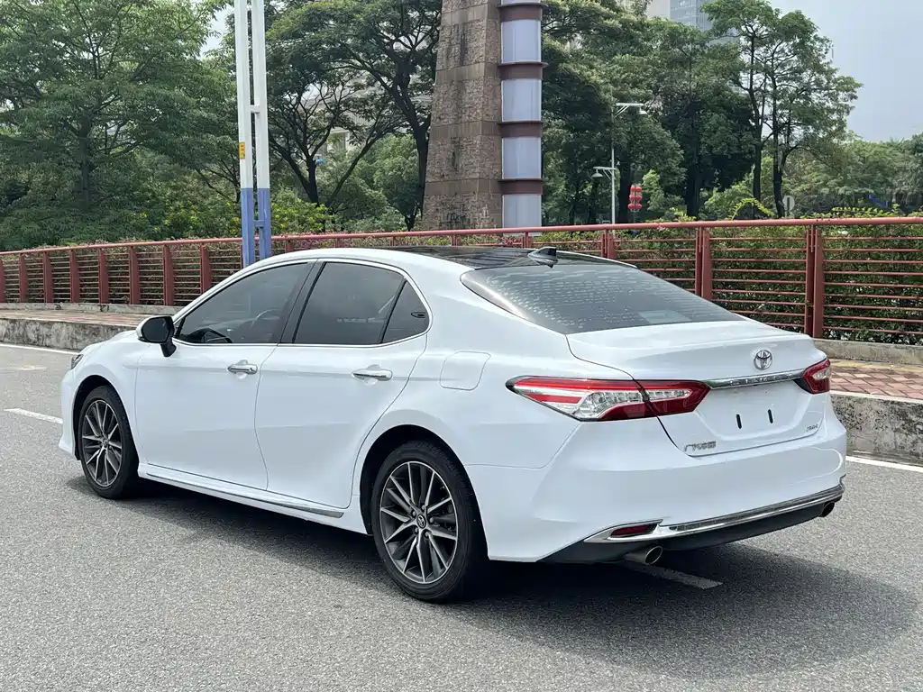 Toyota Camry 2023 — фото 19