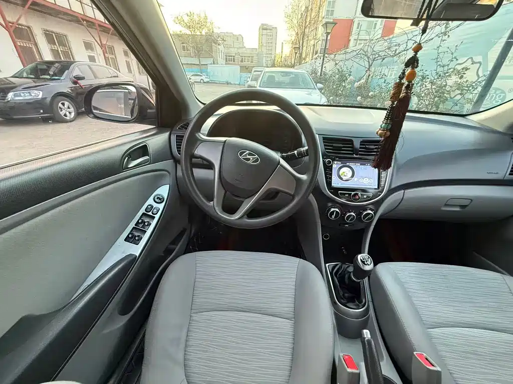 Hyundai Verna 2015 — фото 7