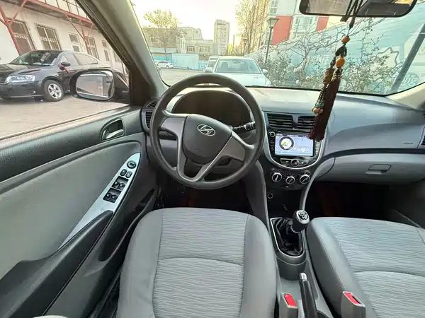 Hyundai Accent 2014