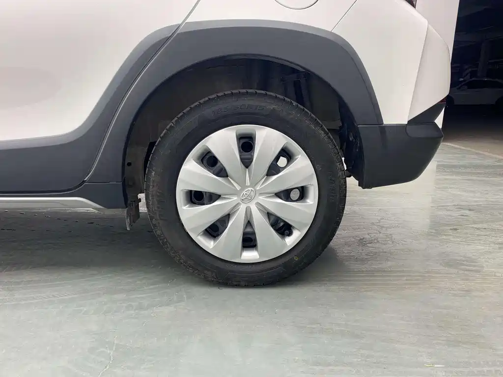 Toyota Yaris L 2022 — фото 21