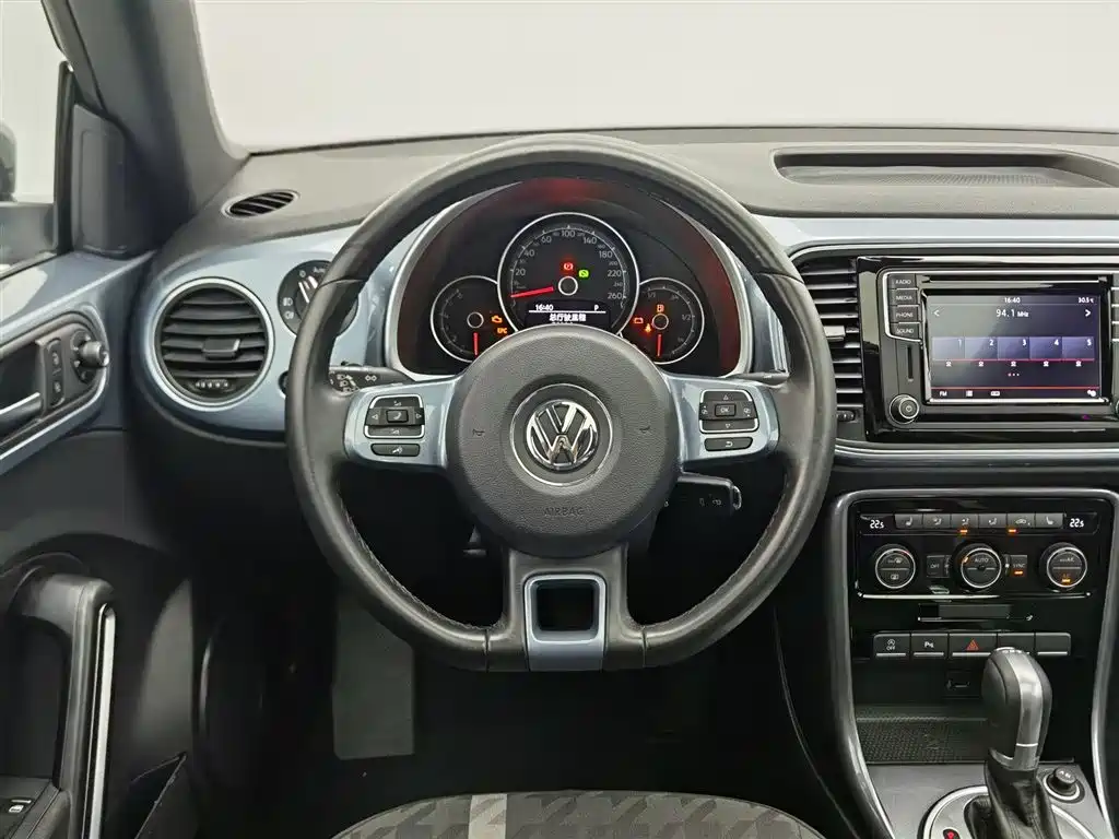 Volkswagen Beetle 2020 — фото 11