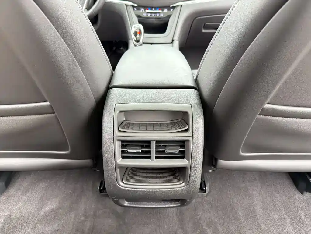 Cadillac XT5 2017 — фото 12