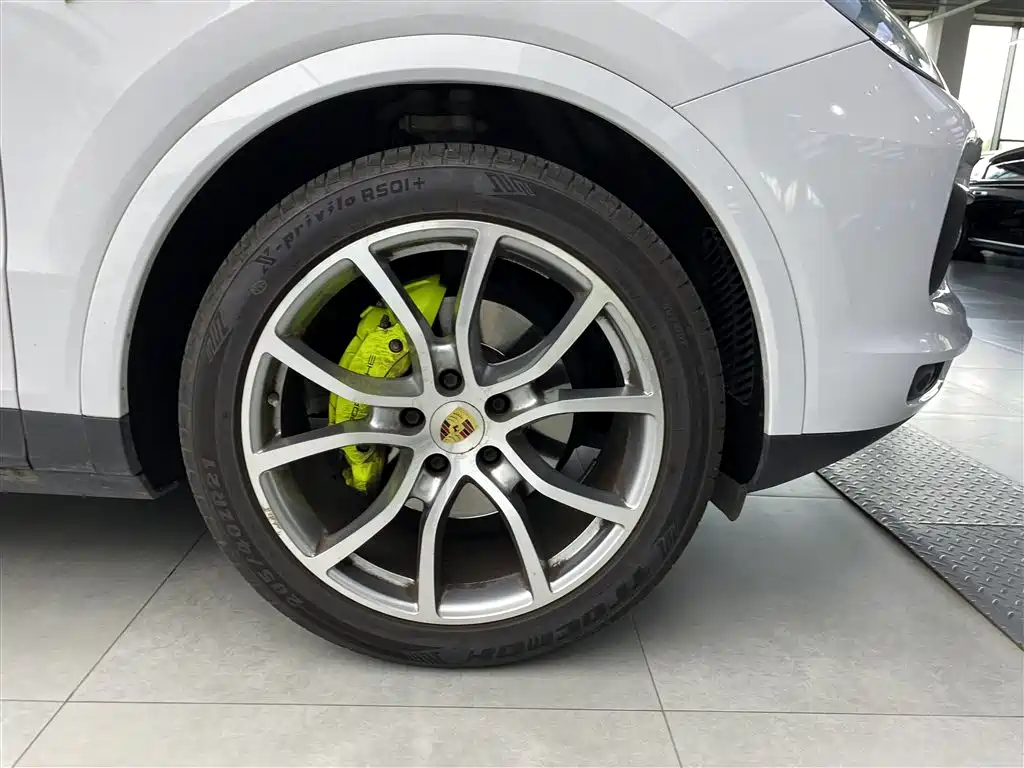 Porsche Cayenne Hybrid 2020 — фото 13