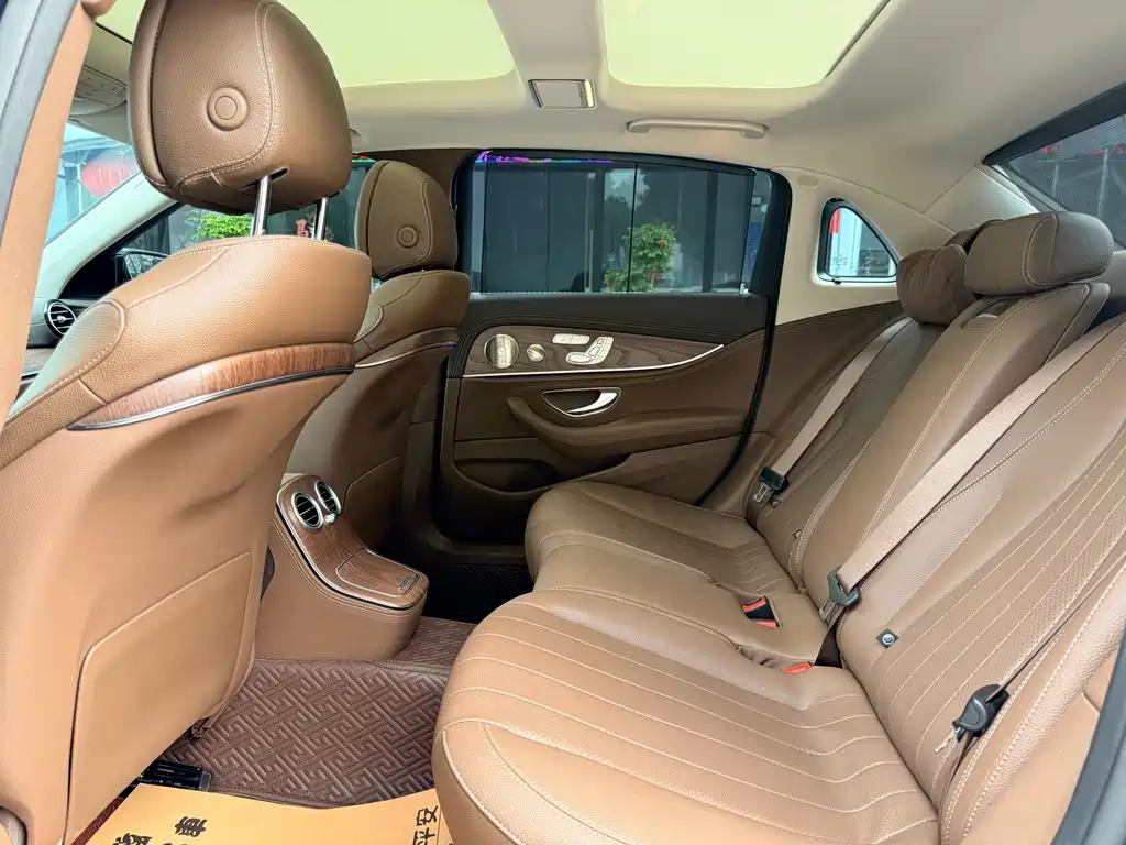 Mercedes-Benz E-Class 2023 — фото 12