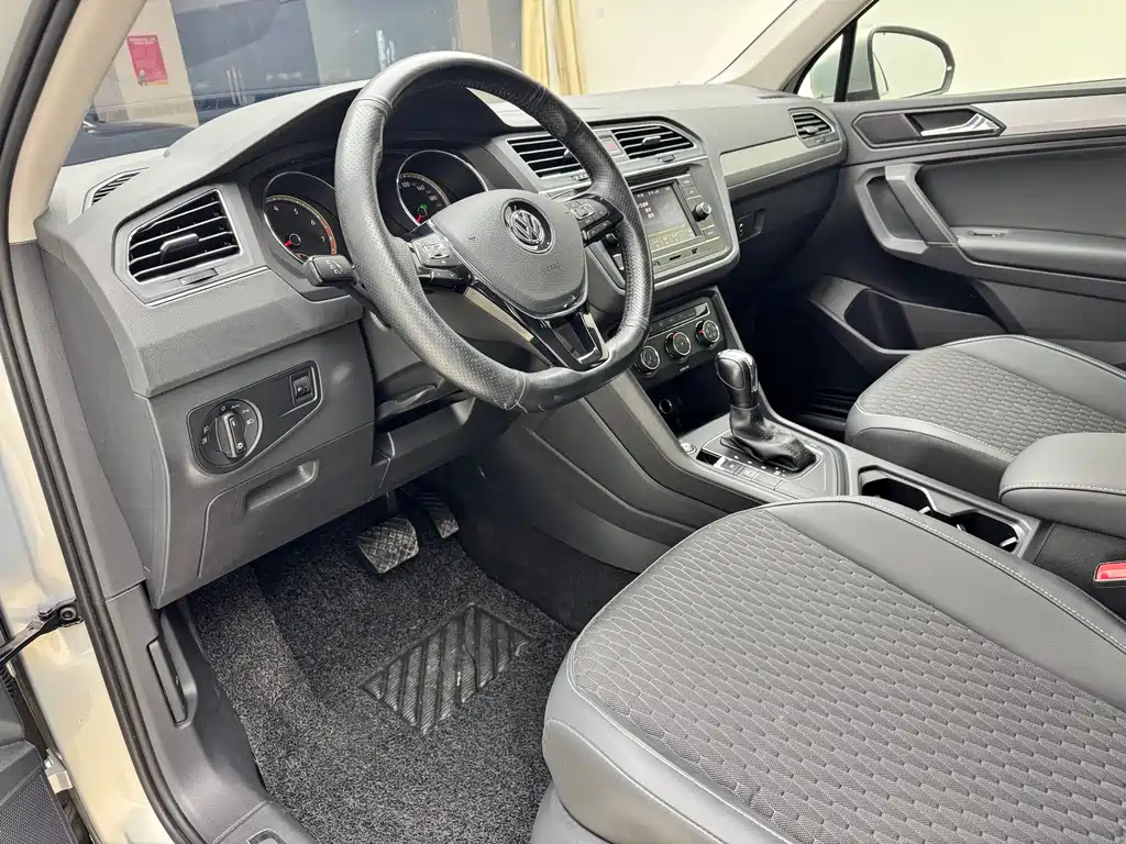 Volkswagen Tiguan L 2020 — фото 8