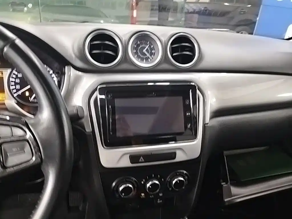Suzuki Vitara 2017 — фото 13
