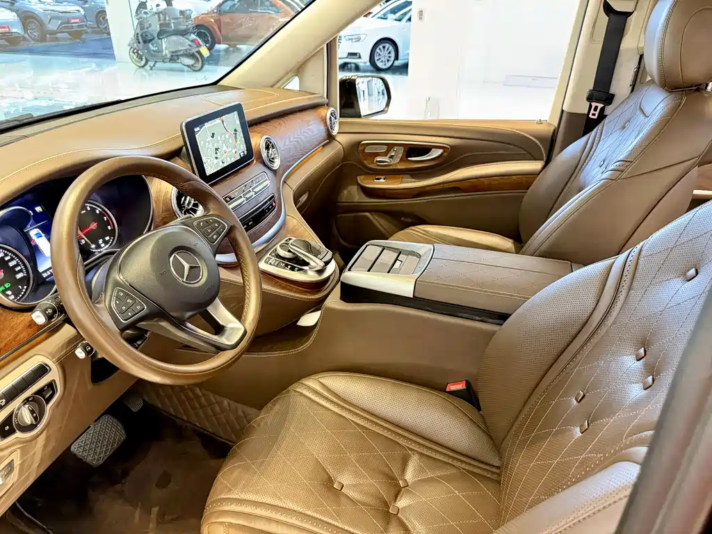 Mercedes-Benz V-Class 2021 — фото 2