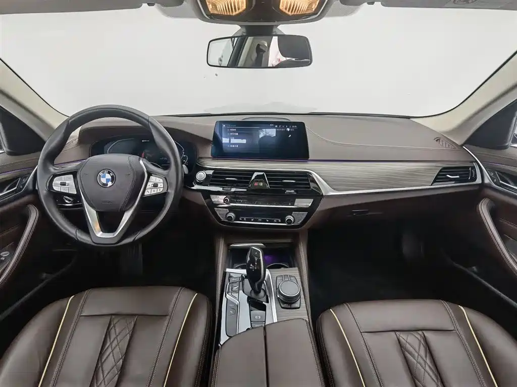 BMW 5 Series New Energy 2019 — фото 5