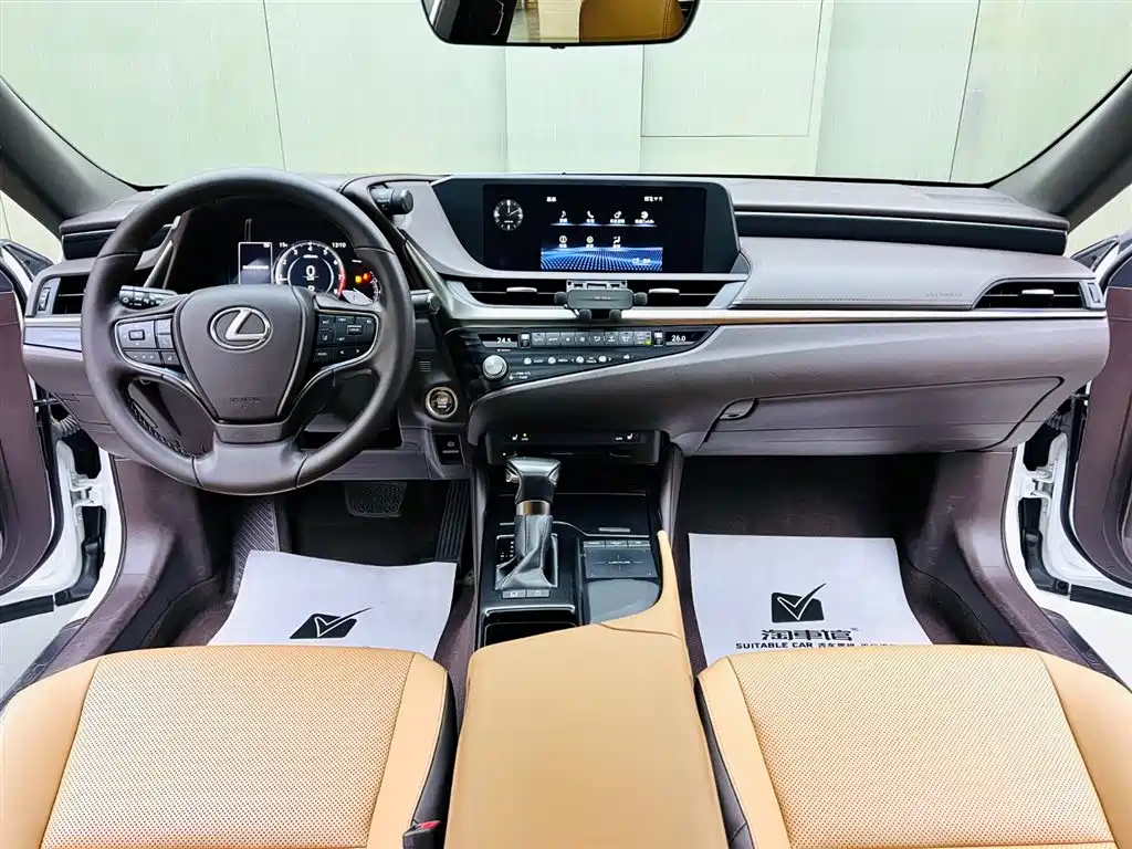 Lexus ES 2020 — фото 9