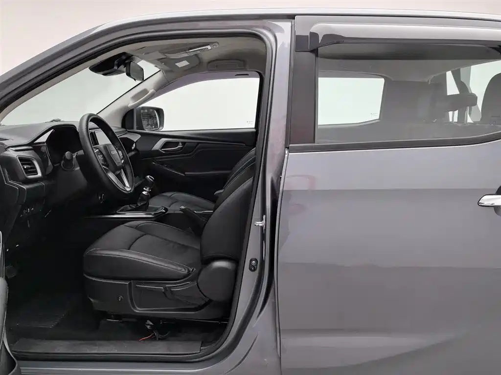 Isuzu D-MAX 2023 — фото 10