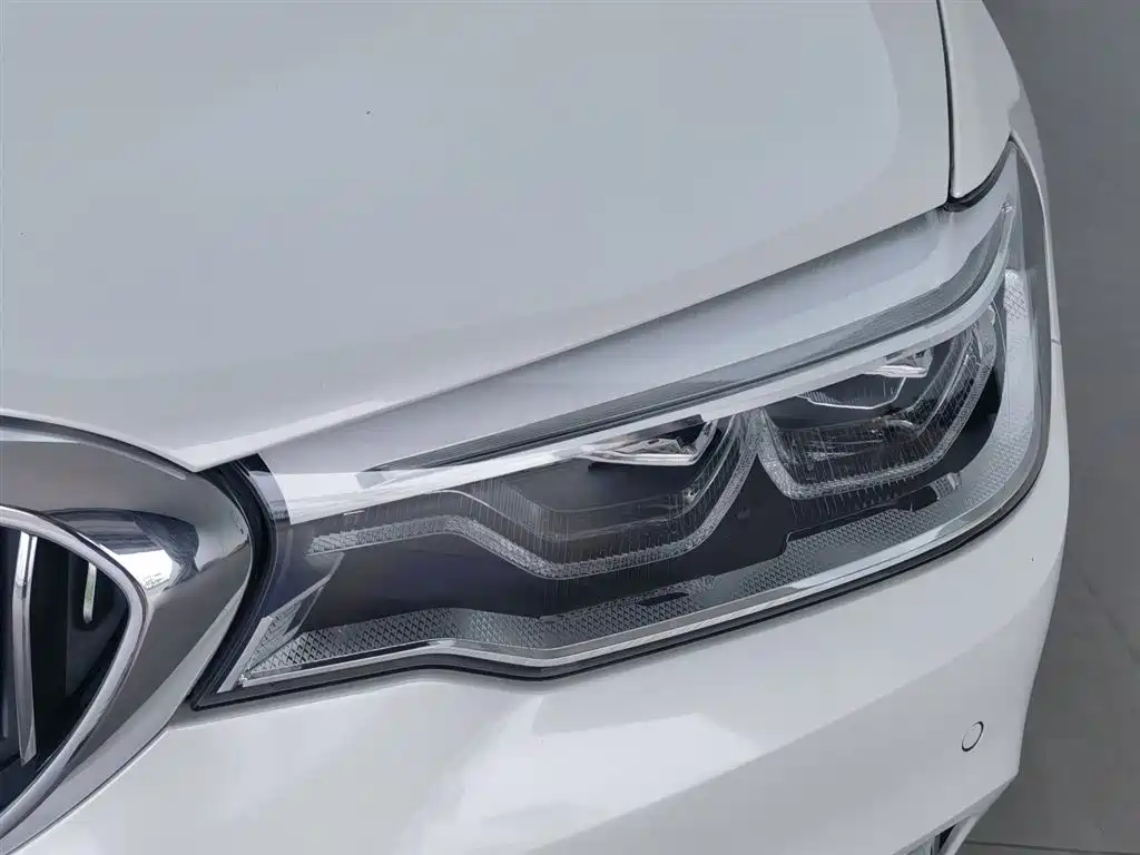 BMW 5 Series New Energy 2019 — фото 7