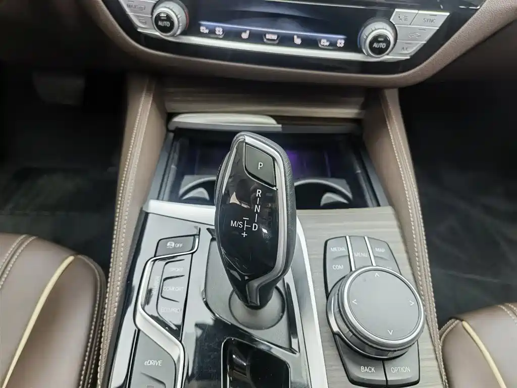 BMW 5 Series New Energy 2019 — фото 13