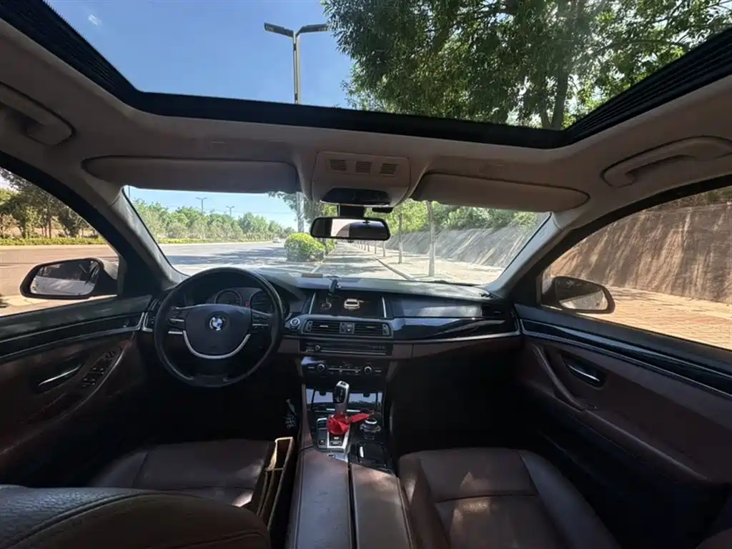 BMW 5 Series 2015 — фото 12