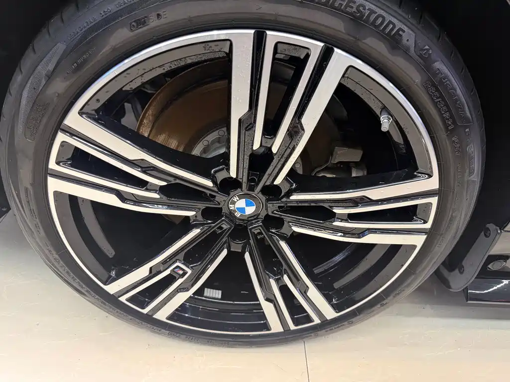 BMW i7 2023 — фото 18