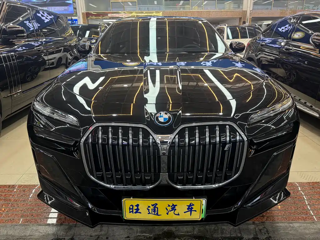 BMW i7 2023 — фото 2