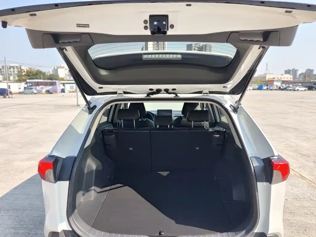 Toyota RAV4 2022 — фото 15