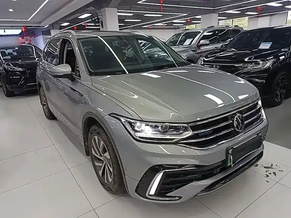 Volkswagen Tiguan L Plug-In Hybrid 2022