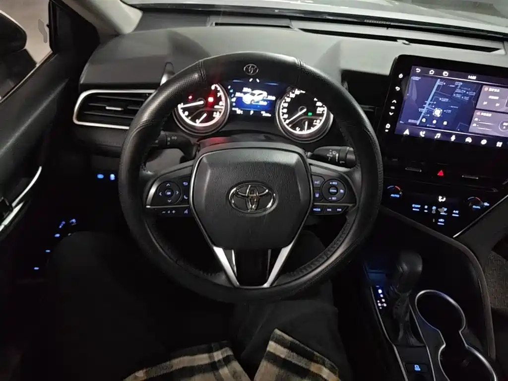 Toyota Camry 2023 — фото 11
