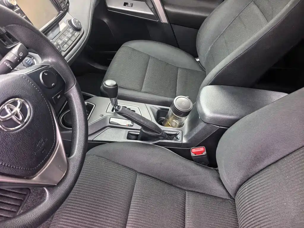 Toyota RAV4 2017 — фото 18