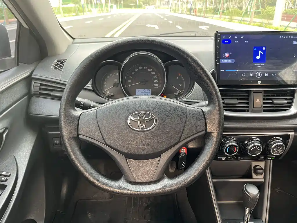 Toyota Yaris L 2020 — фото 6