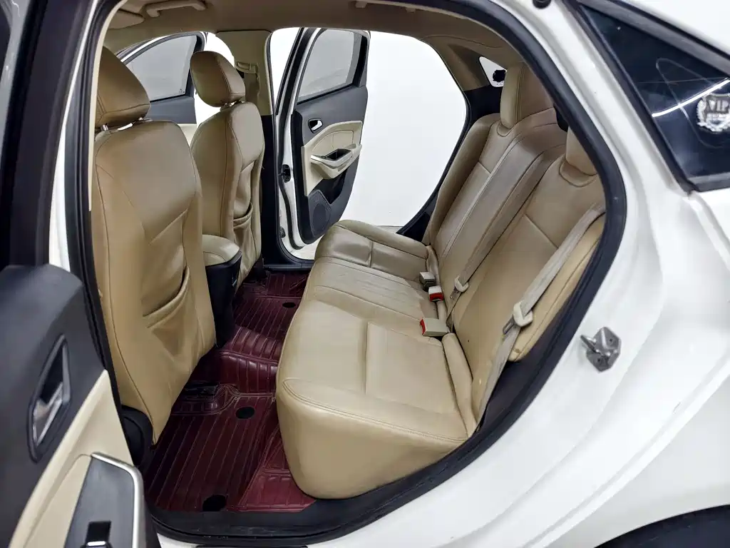 Ford Escort 2015 — фото 12
