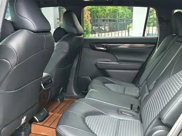 Toyota Crown Kluger 2022