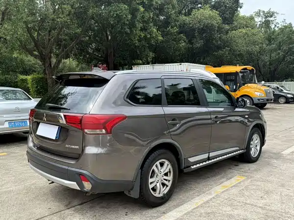 Mitsubishi Outlander 2016