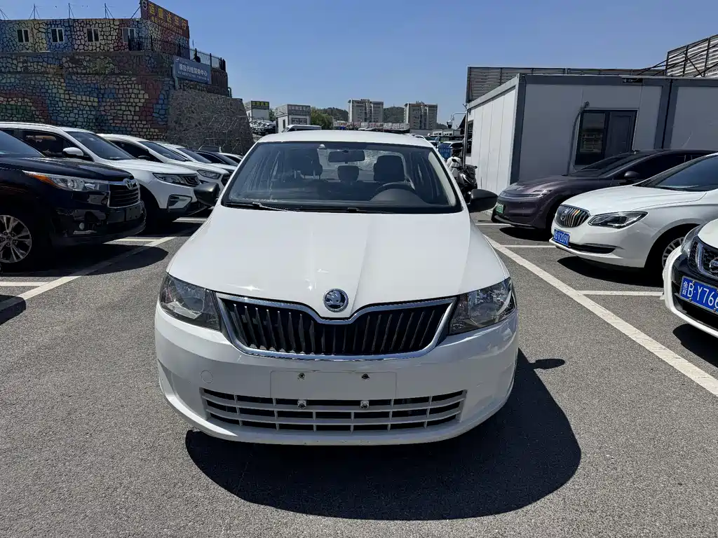 Skoda Rapid 2017 — фото 2