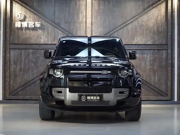 Land Rover Defender 2024