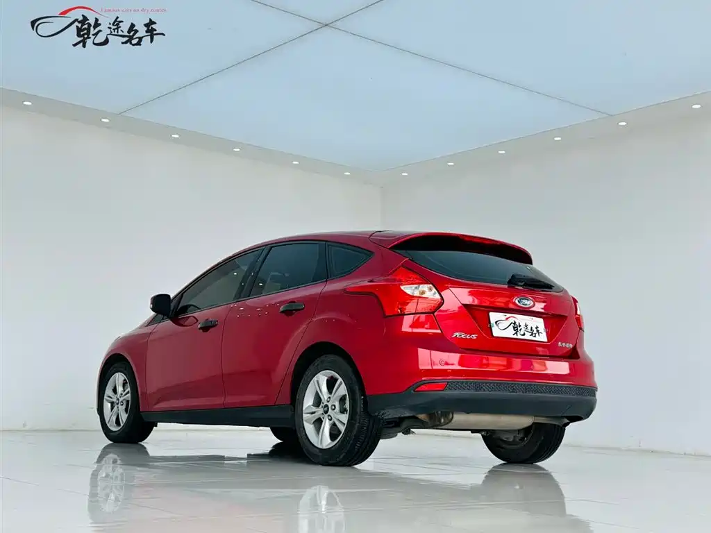 Ford Focus 2014 — фото 5