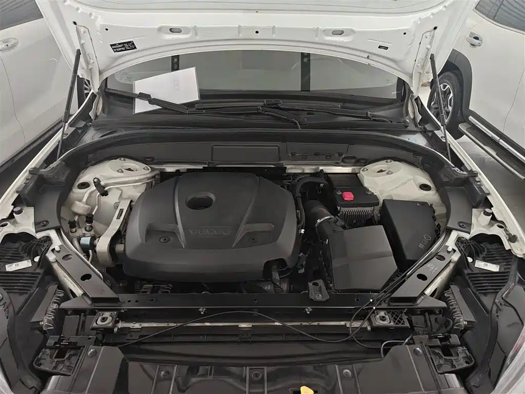 Volvo XC60 2021 — фото 16