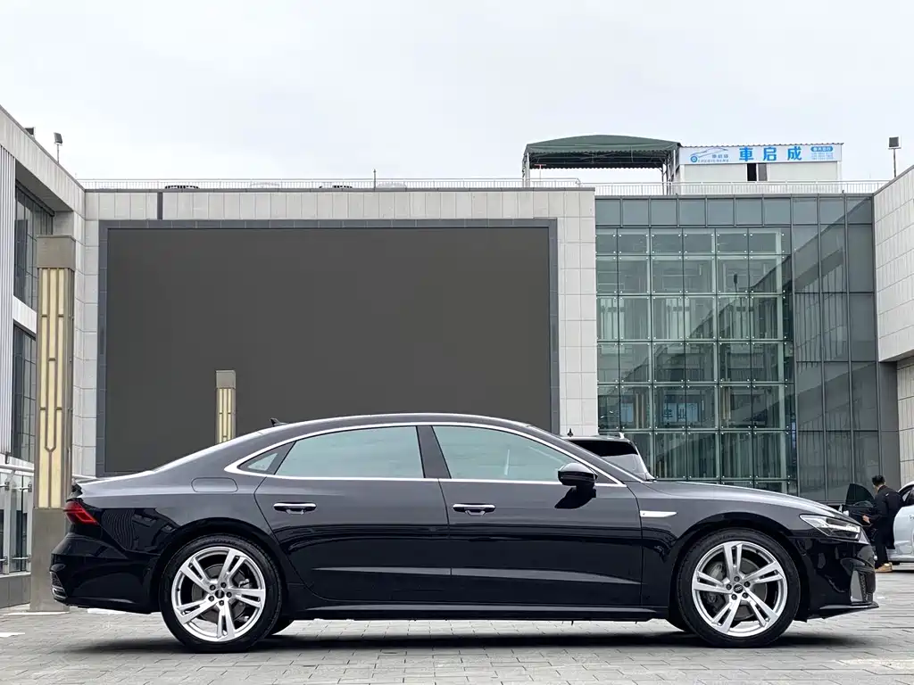 Audi A7L 2023 — фото 8