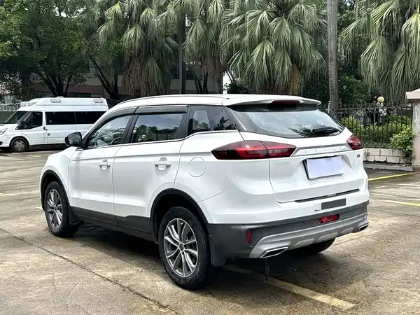 Geely Boyue 2021
