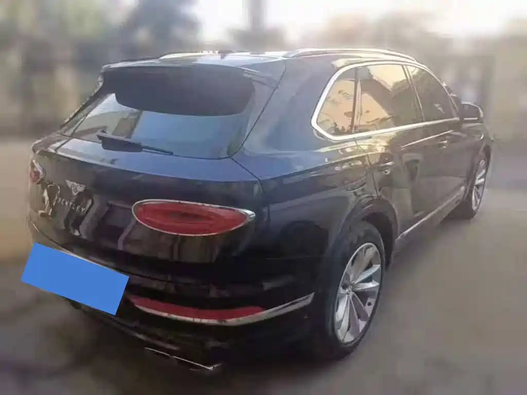 Bentley Bentayga Plug-In Hybrid 2022 — фото 11