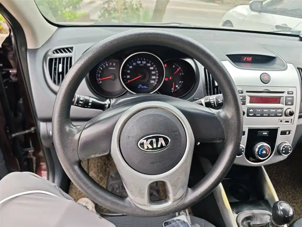 Kia Forte 2015 — фото 11