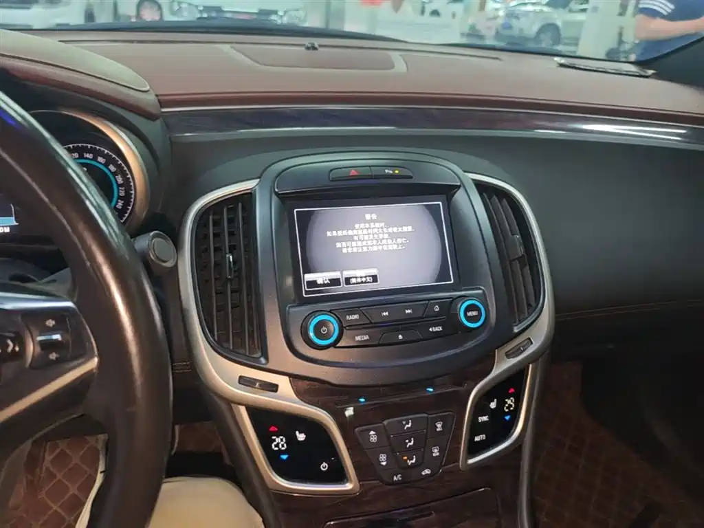 Buick LaCrosse 2015 — фото 13