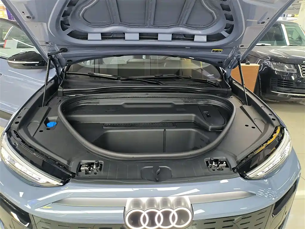 Audi Q6L e-tron 2025 — фото 20