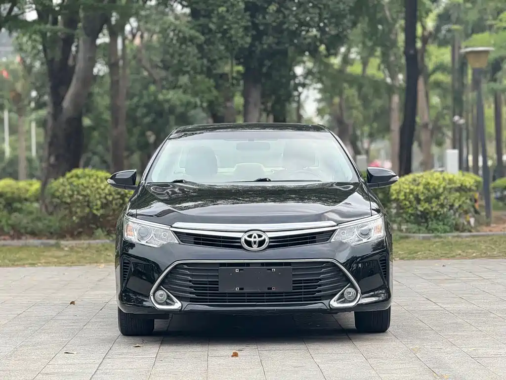 Toyota Camry 2016 — фото 2